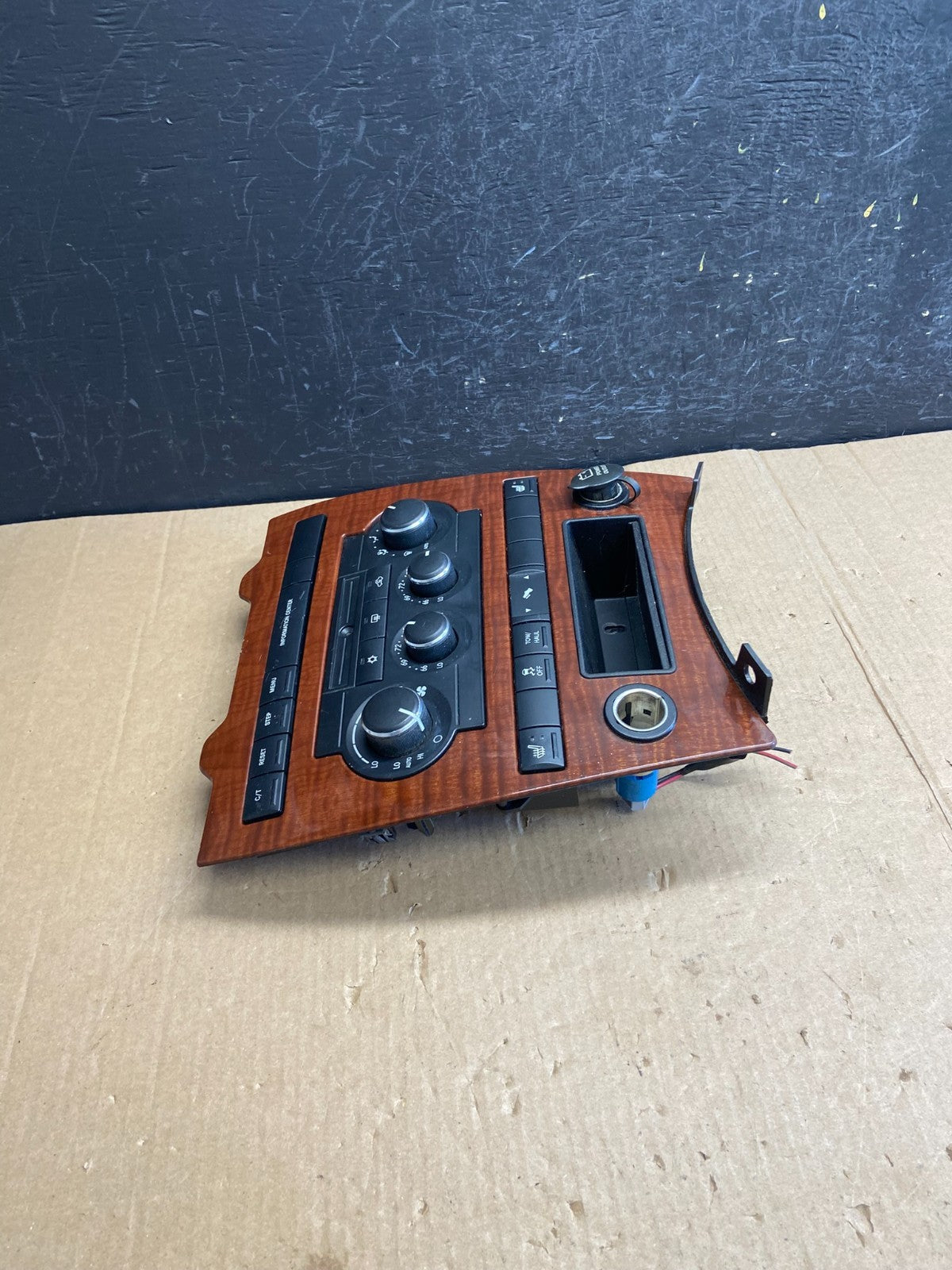 2005 to 2007 Jeep Commander Grand Cherokee A/C Climate Control Bezel AE4241 DG1