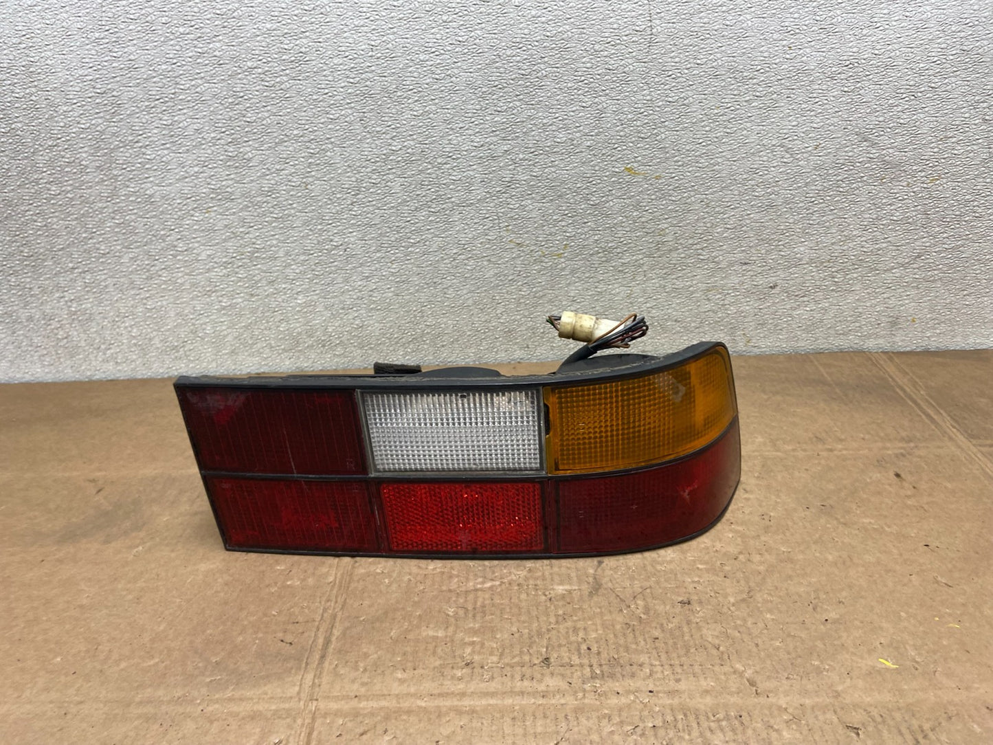1985 to 1991 Porsche 944 968 Right Passenger RH Tail Light Oem Y5832 DG0