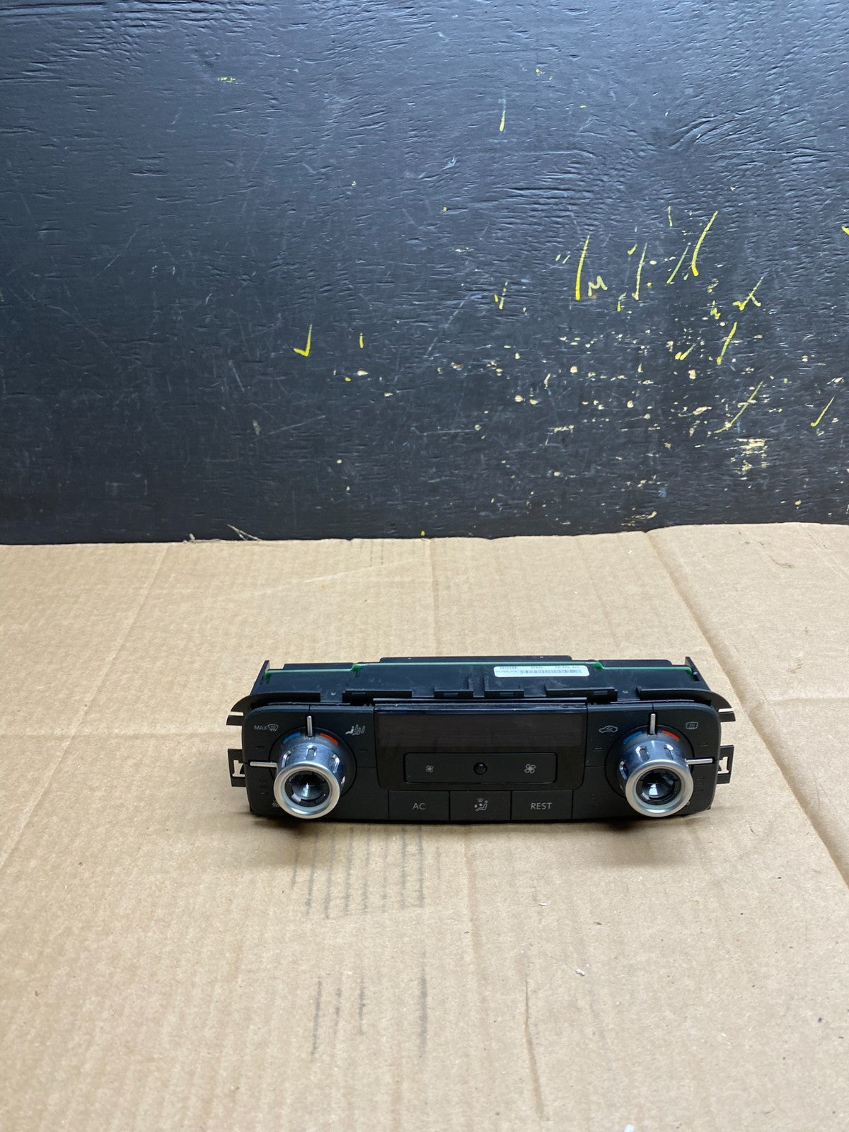 2011 - 2017 Volkswagen  Touareg Center Climate Control Panel AC Heater AA4462 DG0