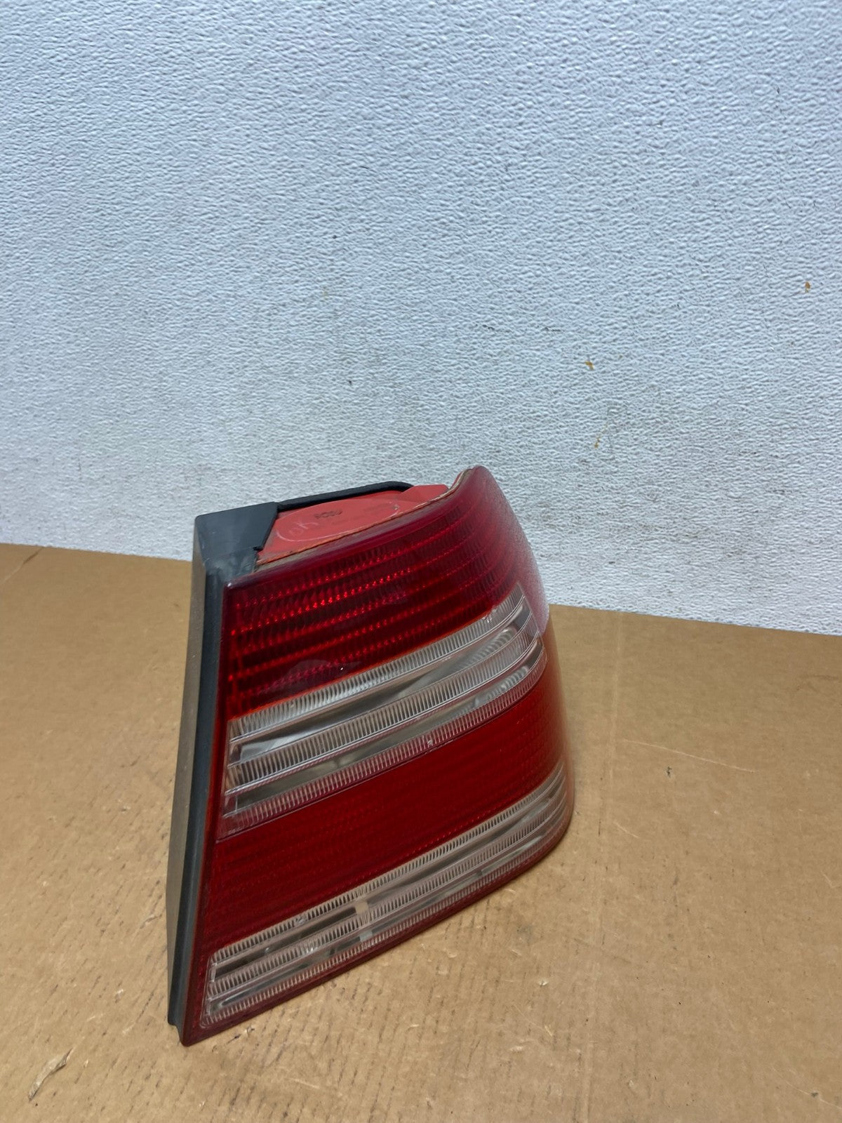 2004 to 2005 Volkswagen Jetta Right Passenger RH Side Tail Light AD9145 LK2
