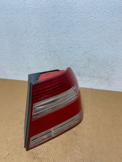 2004 to 2005 Volkswagen Jetta Right Passenger RH Side Tail Light AD9145 LK2