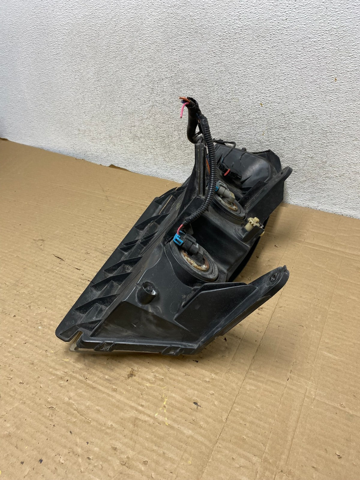 2006 to 2007 Saturn Vue Headlight Left Driver LH Side Halogen AG9091 DW7