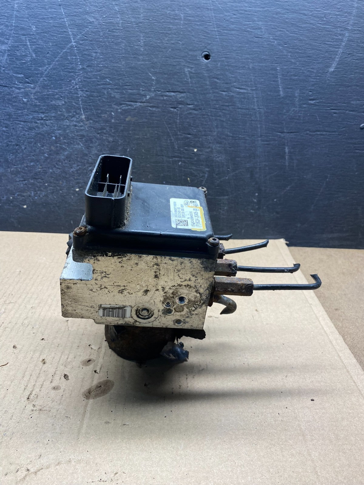2011 - 2014 Ford E250 E350 Van ABS Anti Lock Brake Pump Module AH3201 DG4