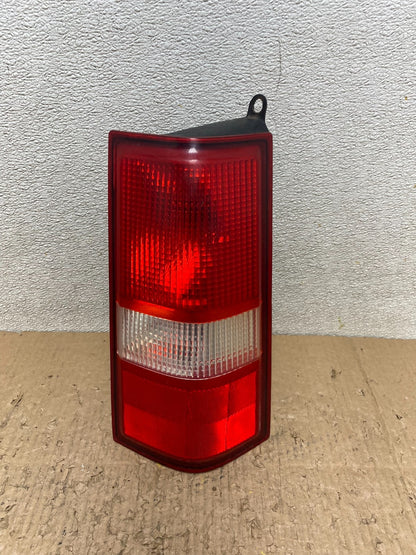 2003 2017 Chevrolet Express 1500 2500 3500 Right Passenger Tail Light T8090 DW0