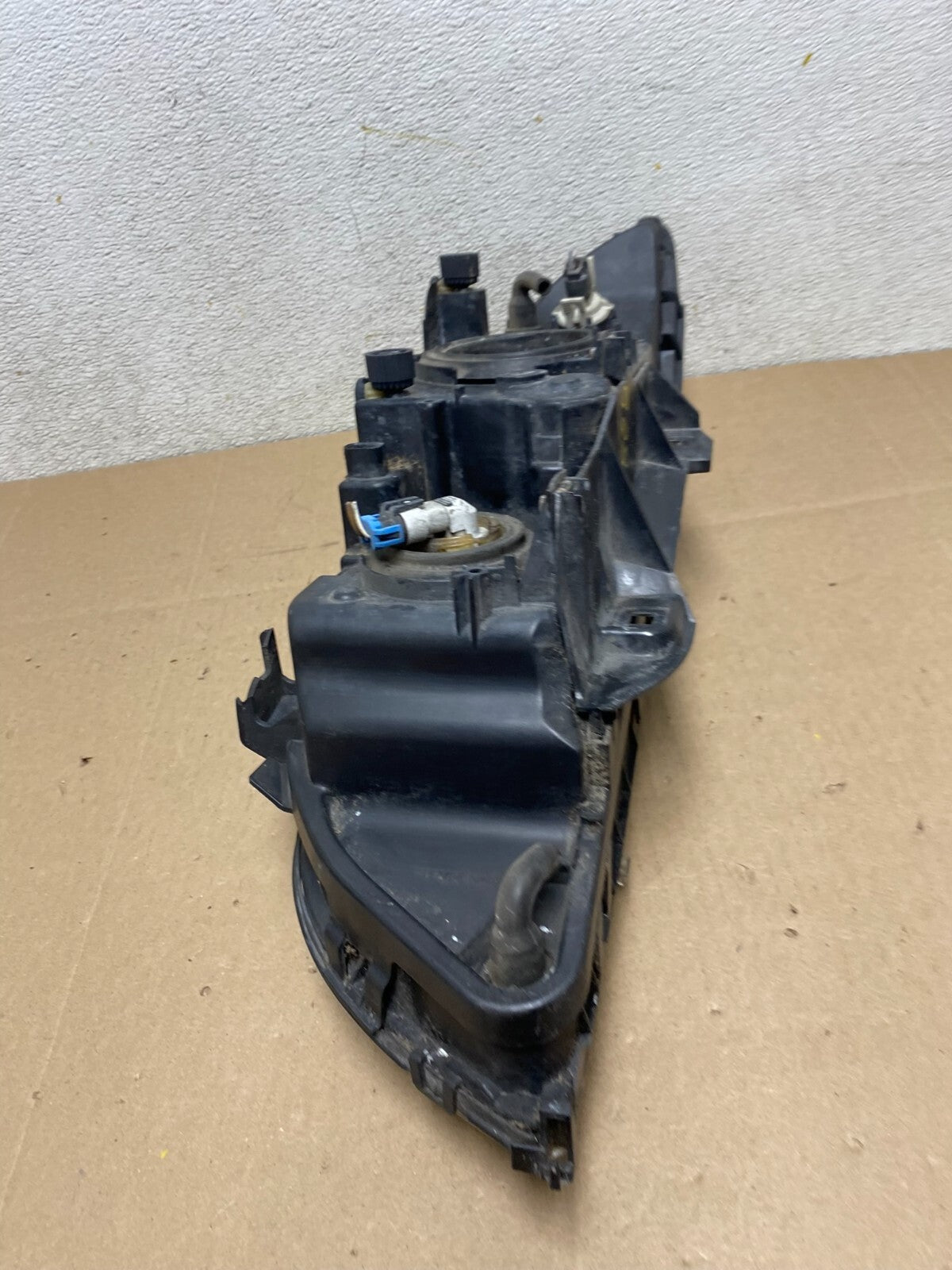 1997 - 2000 BMW E39 5 Series Headlight Right Passenger RH Halogen OEM J8505 DW10