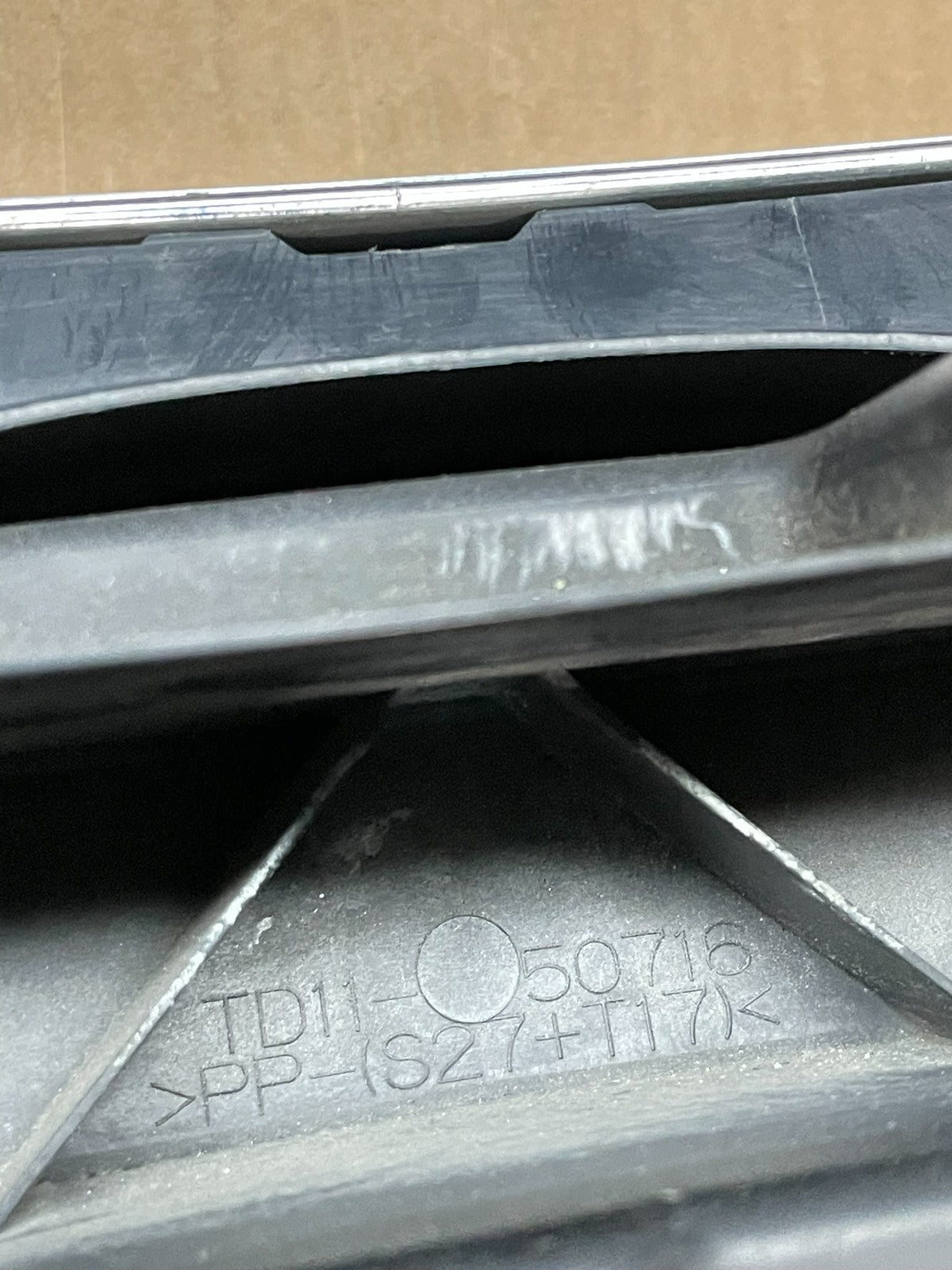 2007 - 2009 Mazda CX9 CX-9 Front Upper Grill Grille Emblem OEM aa9087 DG10