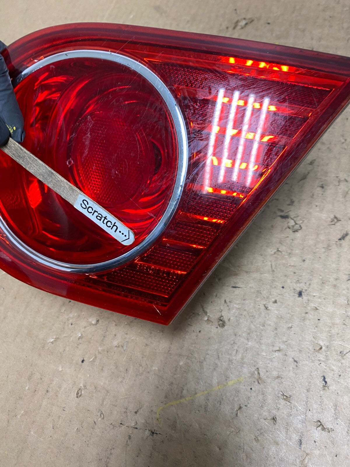2004 2005 2006 Kia Amanti Right Passenger Side Tail Light Inner OEM L8735 DW5