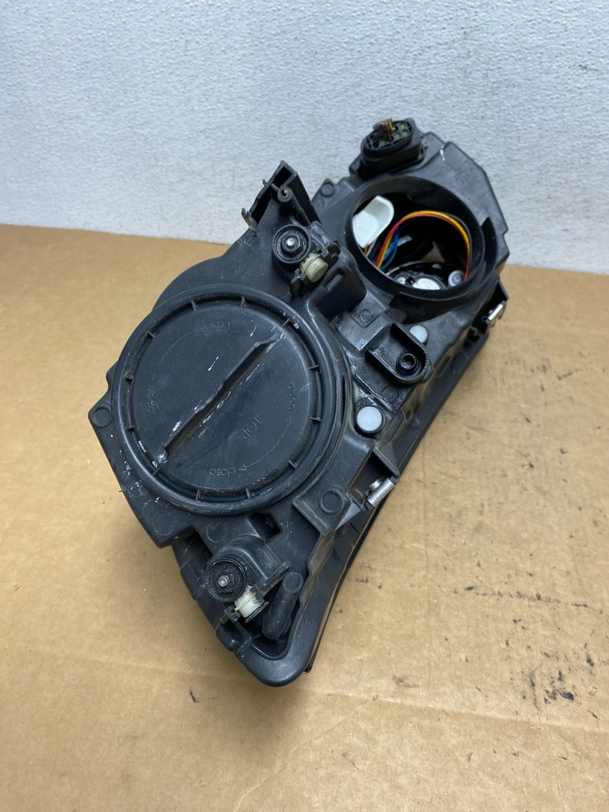 2012 to 2018 Volkswagen Tiguan Right Passenger RH Halogen Headlight AD5235 DW8