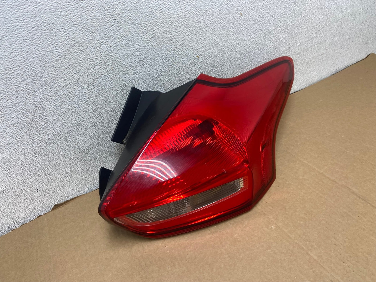 2015 to 2018 Ford Focus Tail Light Hatchback Right Passenger Side AG1965 LK2