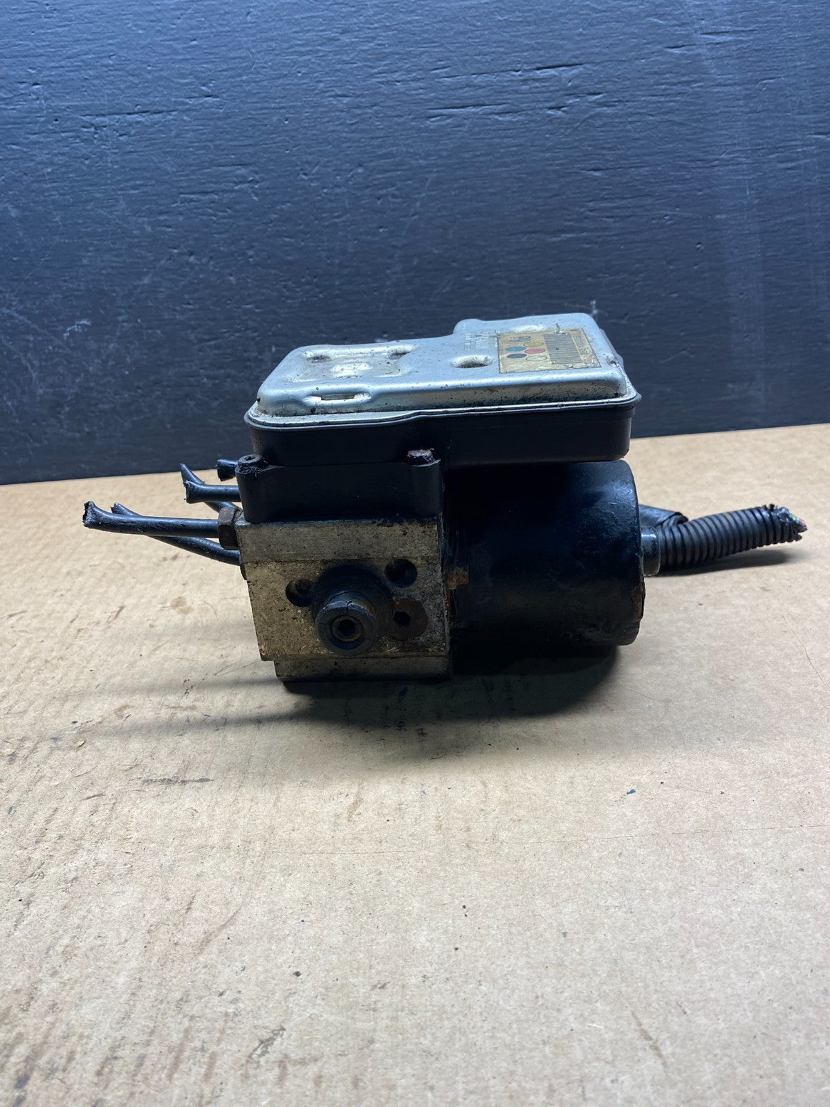 2003 - 2005 Chevrolet Silverado GMC Sierra ABS Anti-Lock Brake Module AC7017 DG4