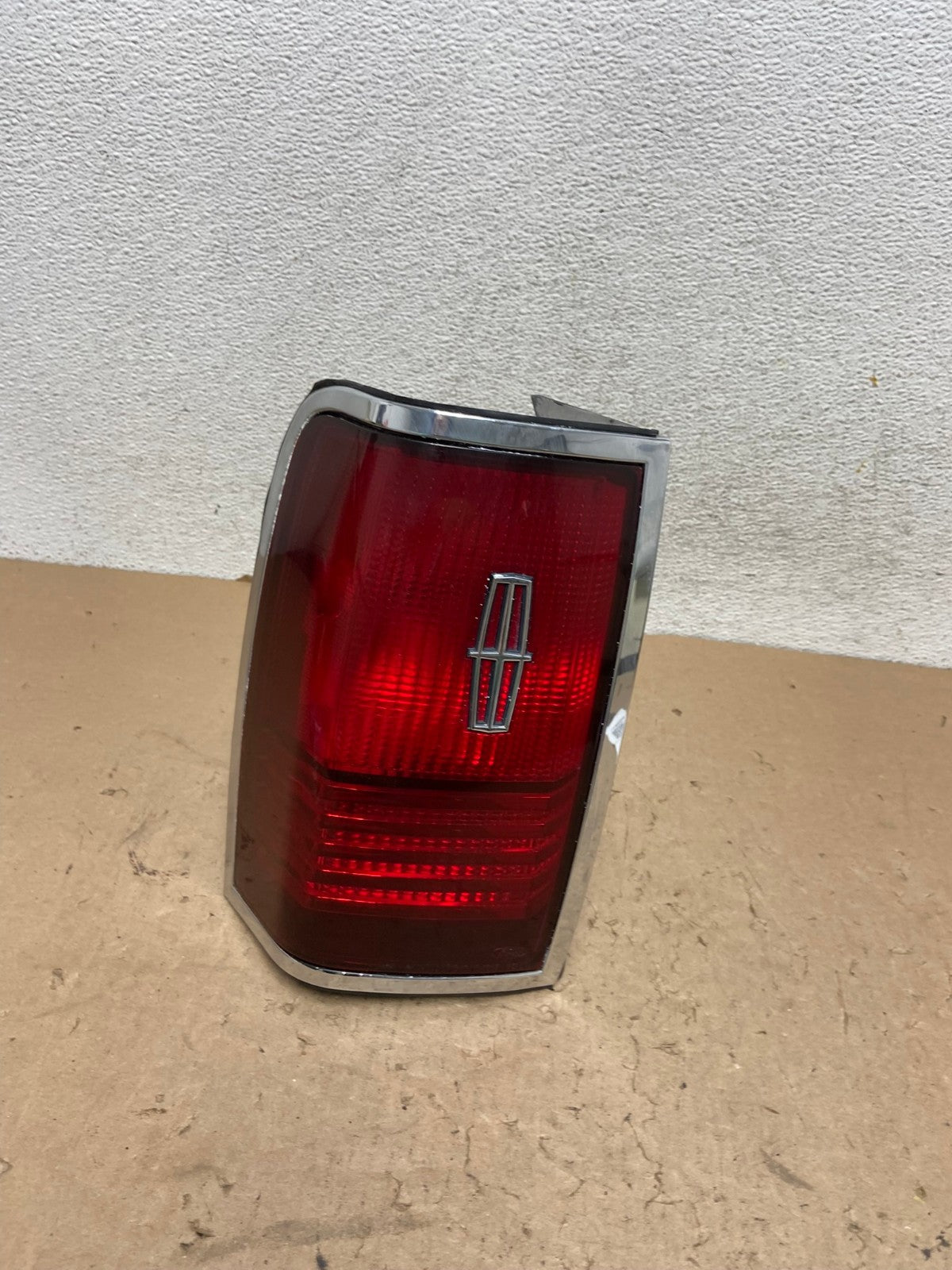 1990 to 1994 Lincoln Town Car Left Driver Side Tail Light AG4467 LK0
