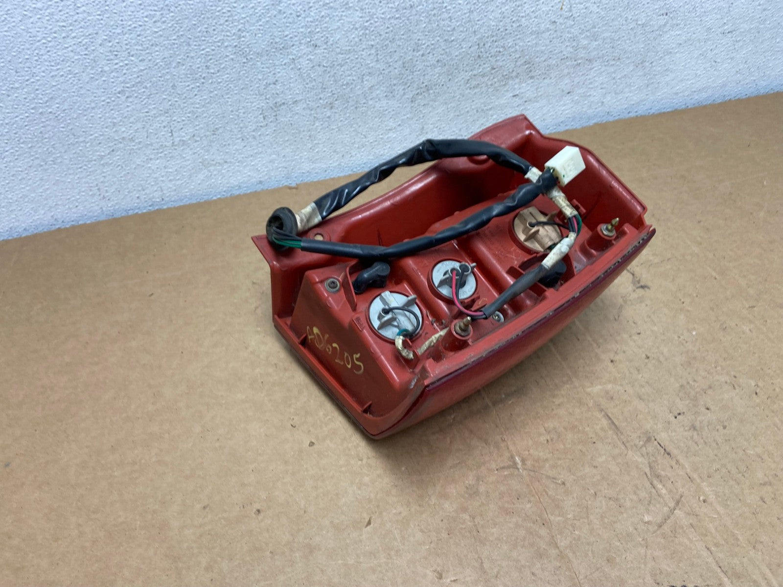 2004-2005 Mitsubishi Endeavor Left Driver LH Tail Light AD6205 LK4