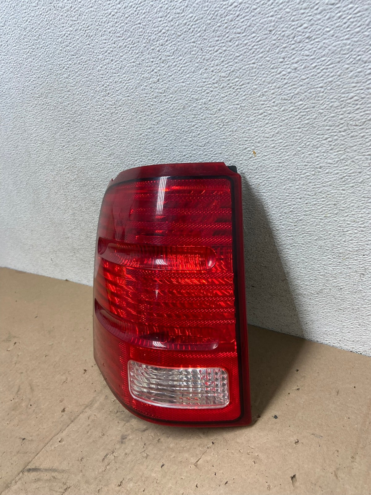 2002 to 2005 Ford Explorer Left Driver Lh Side Tail light AG5411 LK1