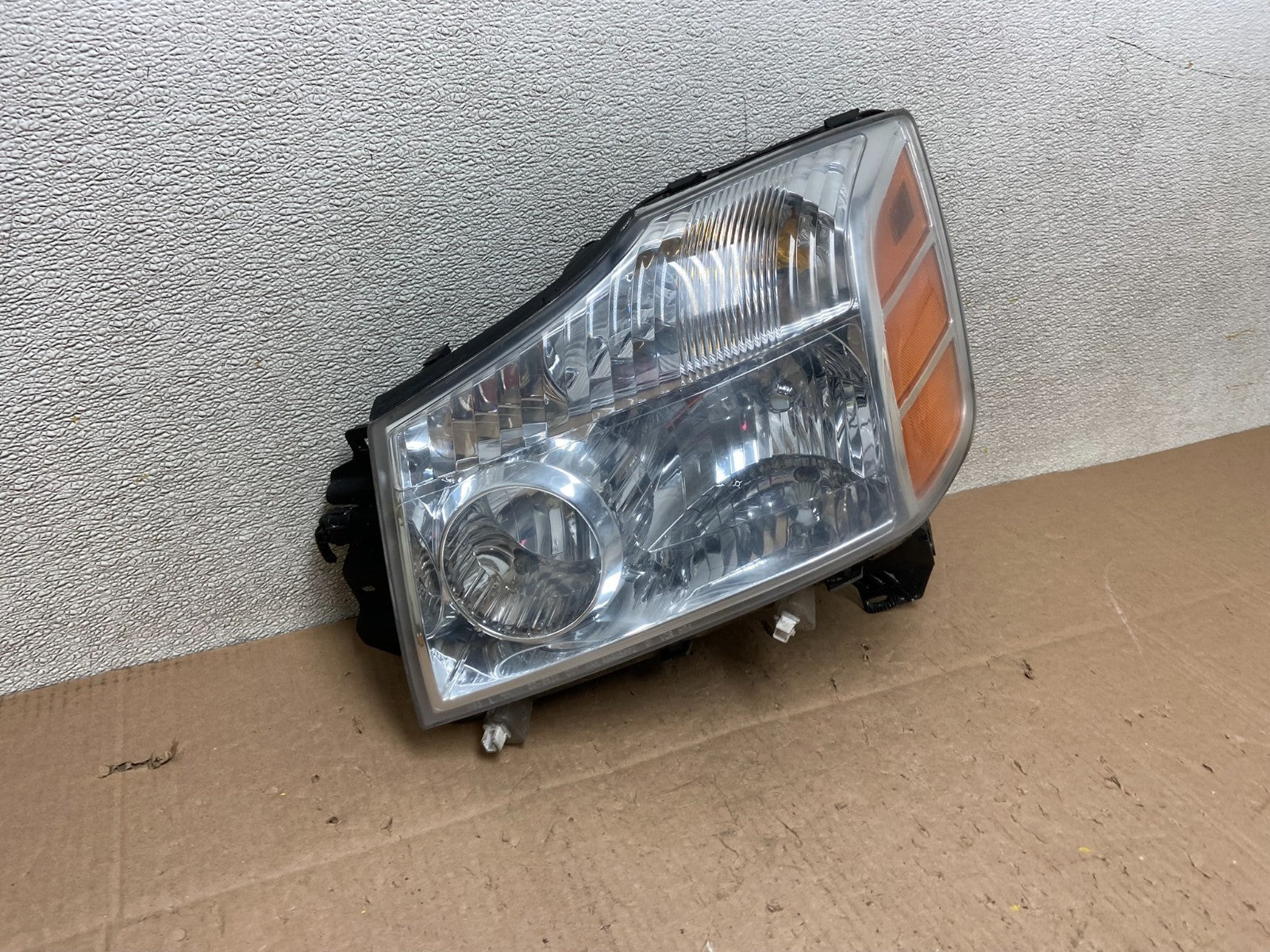 2004 to 2007 Nissan Armada Left Driver Lh Side Headlight Halogen Y2877 DW2