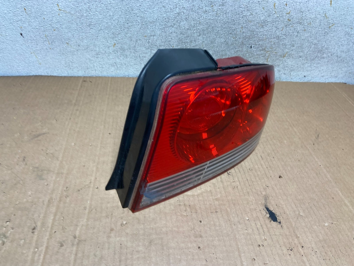 2002 - 2005 Hyundai Sonata Right Passenger RH Side Tail Light AI8468 LK2