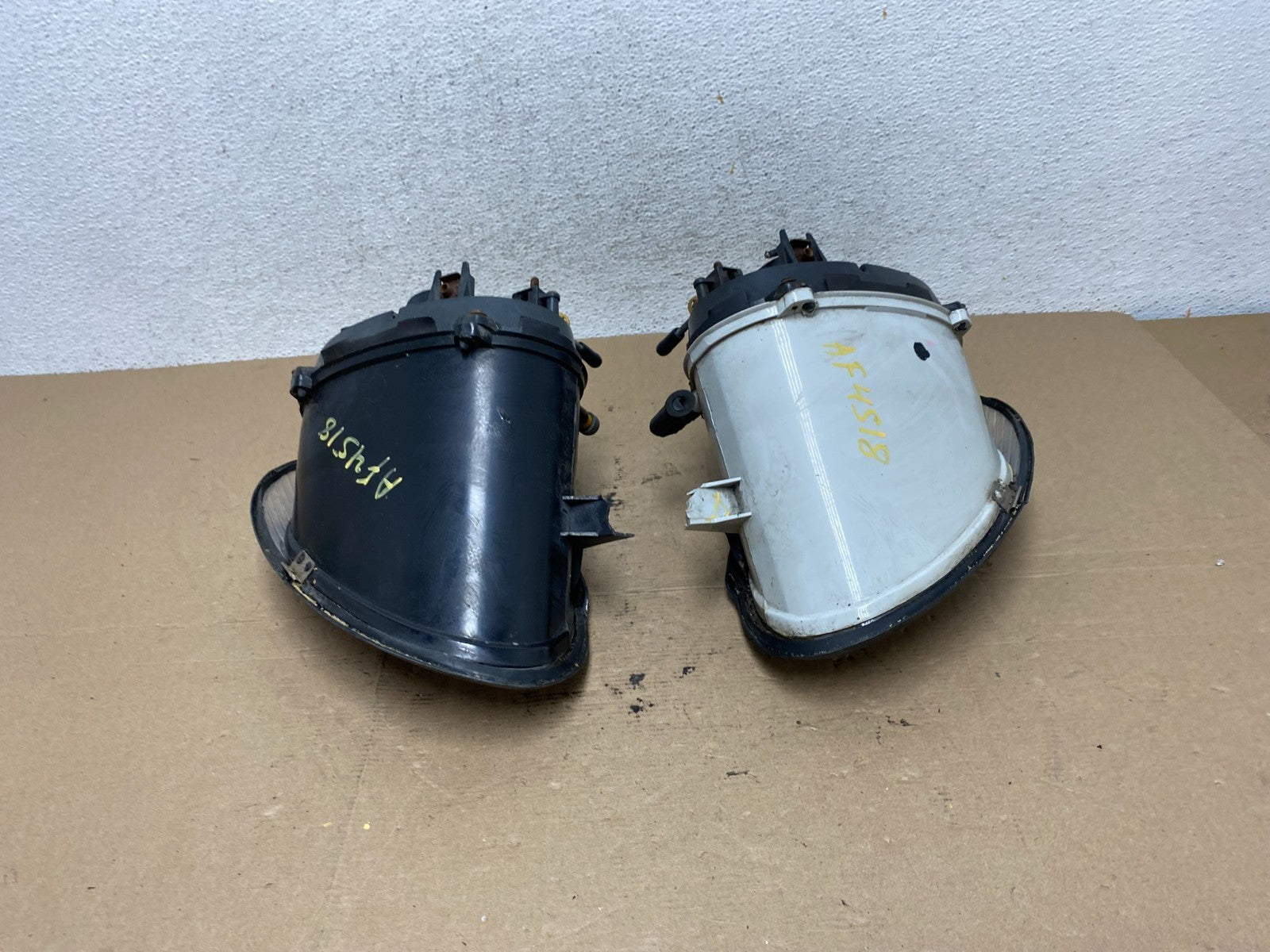 1996 to 1999 Ford Taurus Left+Right Side Headlights AF451912