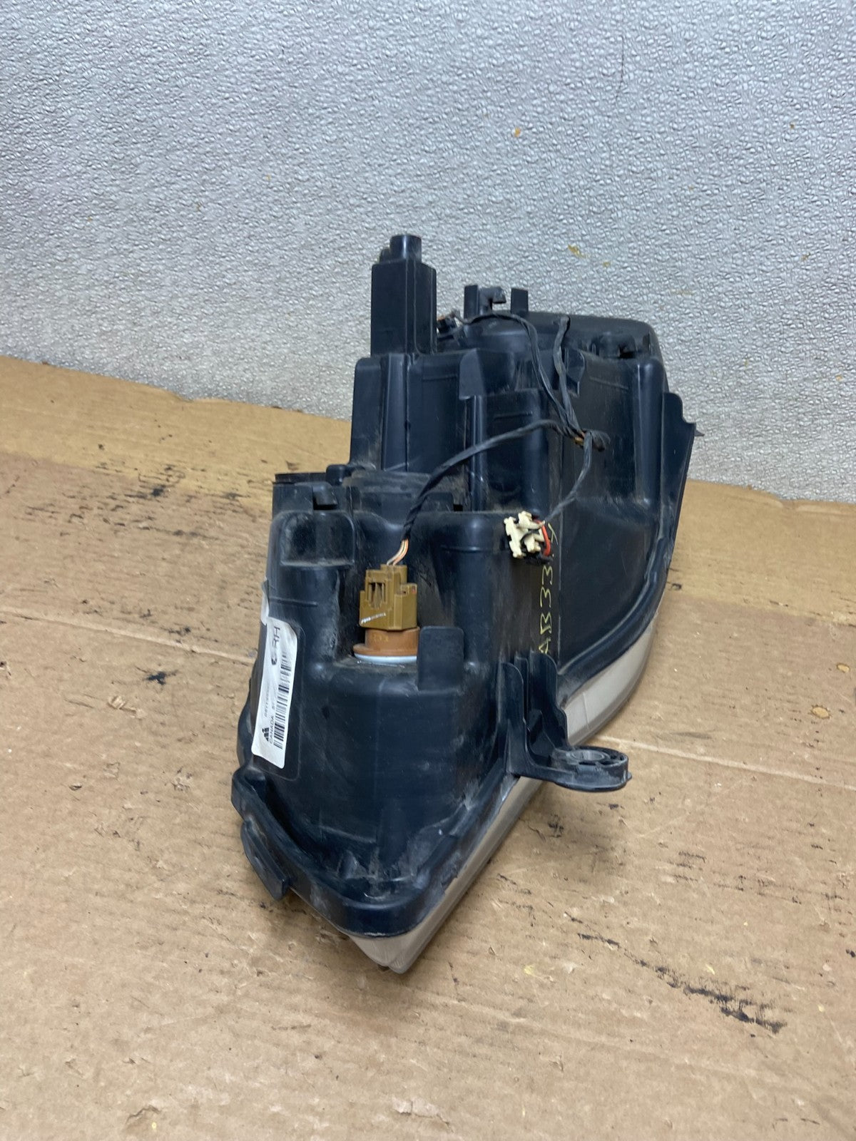 2011 to 2016 Chrysler Town and Country Right Passenger Headlight AB3344 DW8