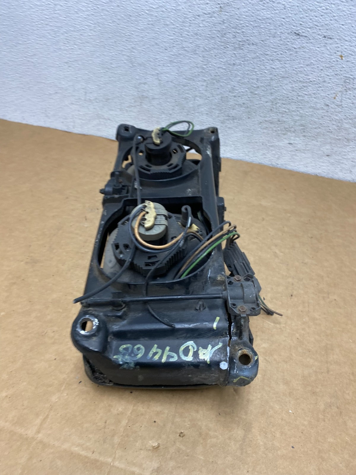 1988 to 1991 Cadillac Seville Eldorado Left Driver LH Side Headlight AD4465 DW8