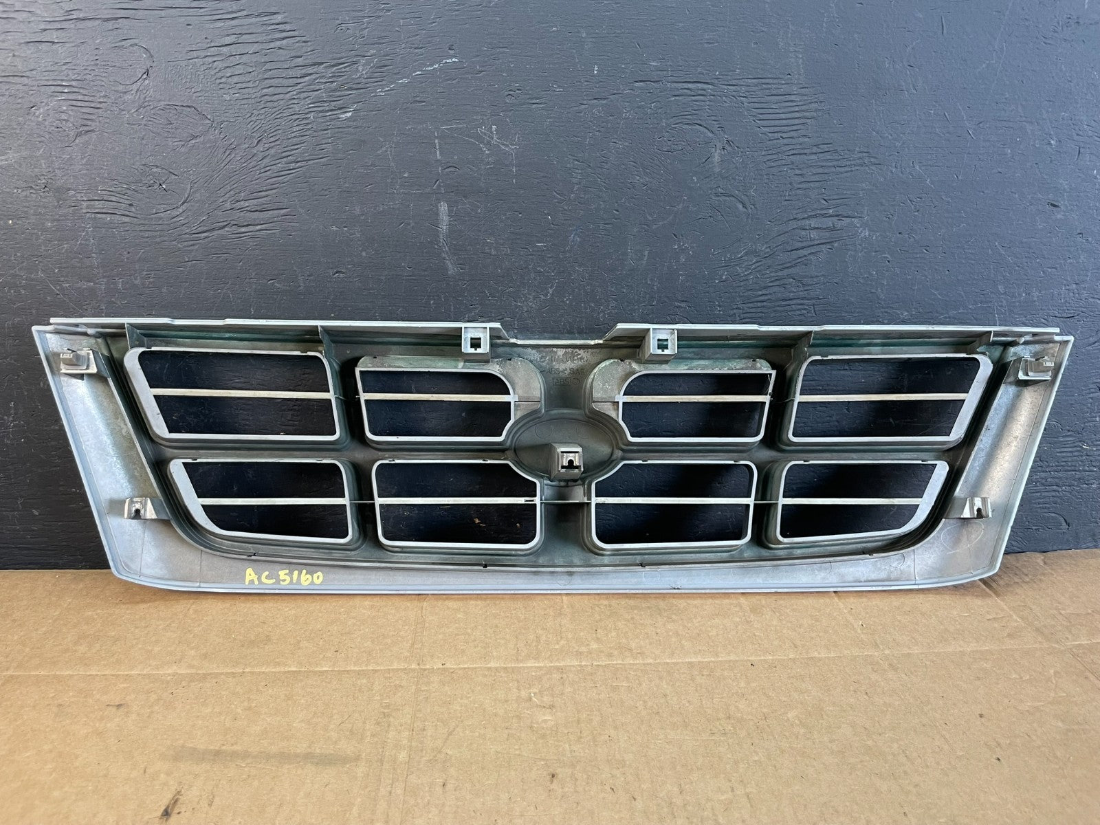1997 to 2000 Subaru Forester Front Upper Grill Grille AC5160 DG5