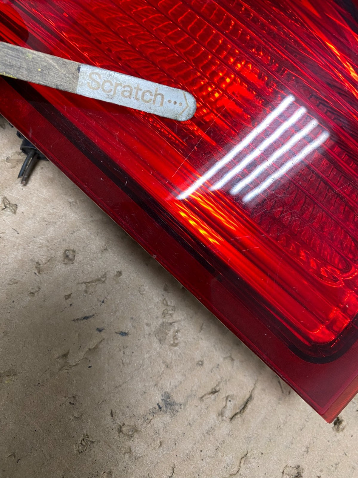 2003-2006 Lincoln Navigator Right Passenger Side Tail Light Inner OEM U8834 DW3