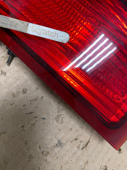 2003-2006 Lincoln Navigator Right Passenger Side Tail Light Inner OEM U8834 DW3