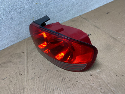 2002 to 2005 Hyundai Sonata Right Passenger Side Tail Light AA6611 LK1