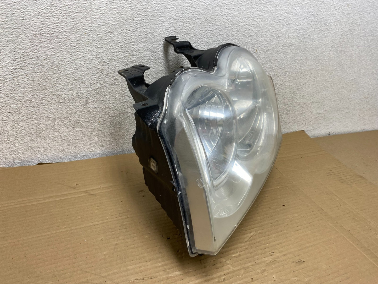2005-2007 Jeep Grand Cherokee Left Driver LH Halogen Headlight AG8923 DW1