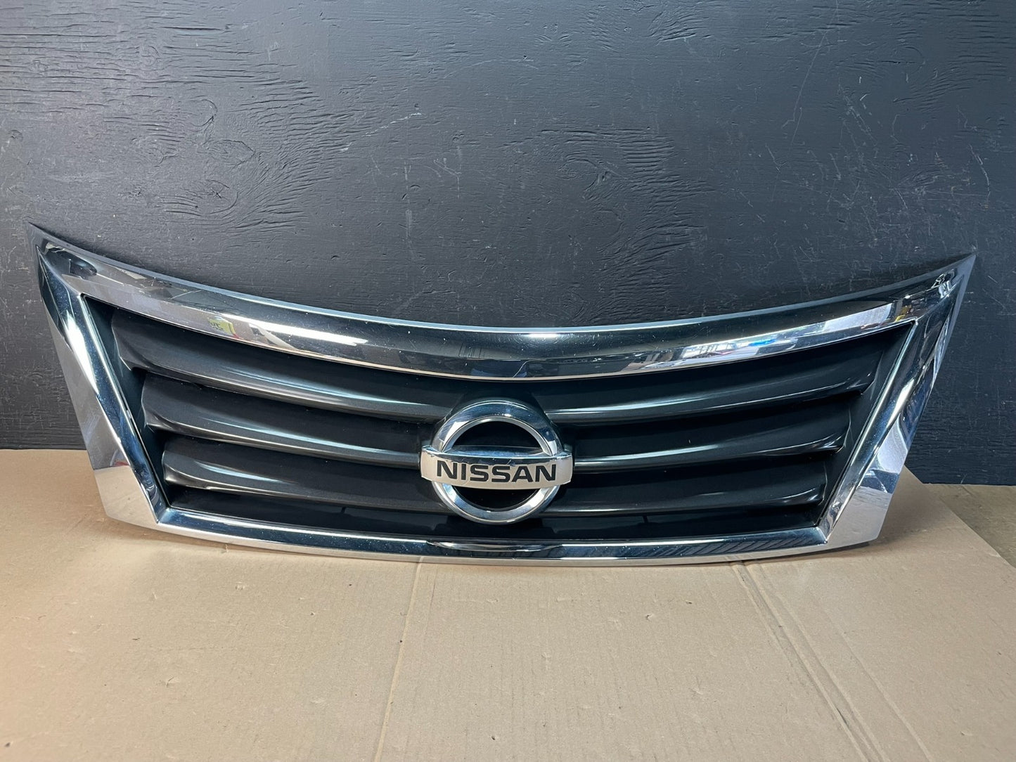 2013 to 2015 Nissan Altima Front Upper Grill Grille Sedan AD8377 DG0