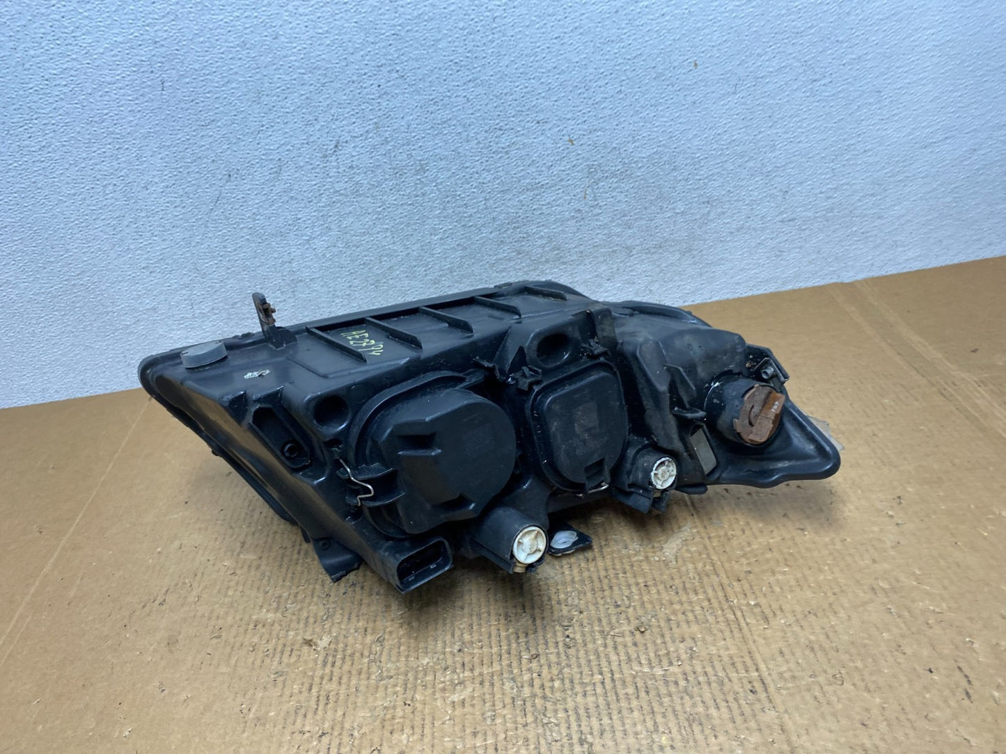 Halogen 2006 to 2008 BMW 3 Series Headlight Left Driver LH AE2794 DW6