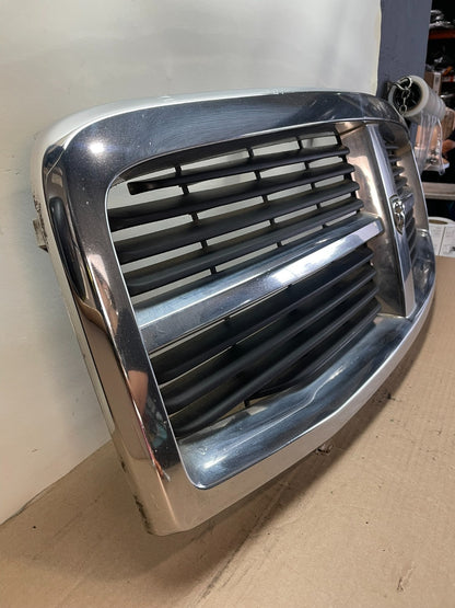 2004 to 2006 Dodge Durango Front Upper Chrome Grill Grille AF8497 DG2