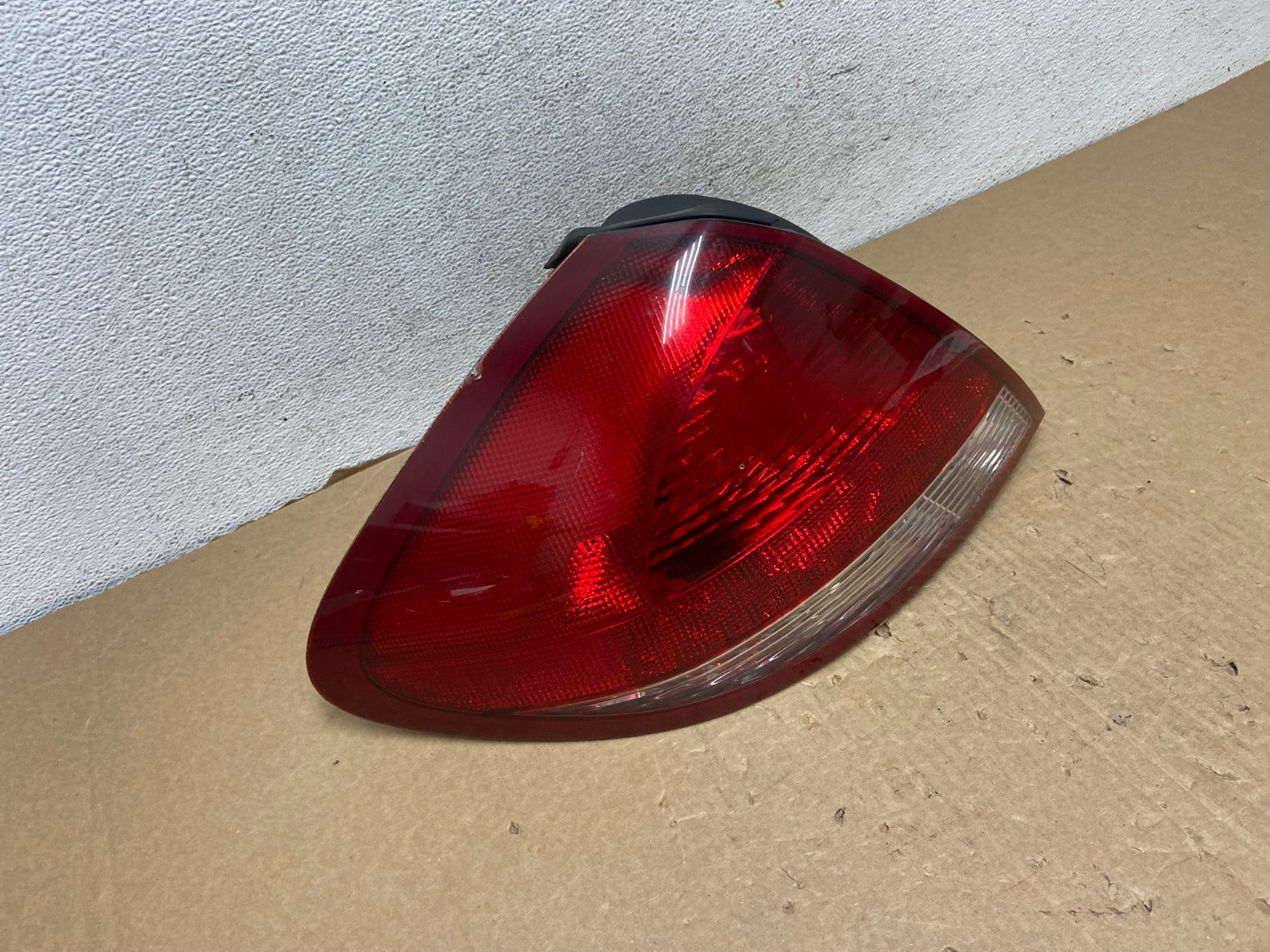 2004 2005 2006 2007 Ford Taurus Left Driver LH Side Tail Light AF7421 LK2
