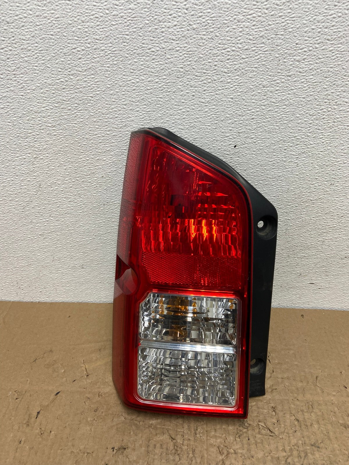 2005 to 2012 Nissan Pathfinder Tail light Left Driver Lh Side Oem AC4152 LK0