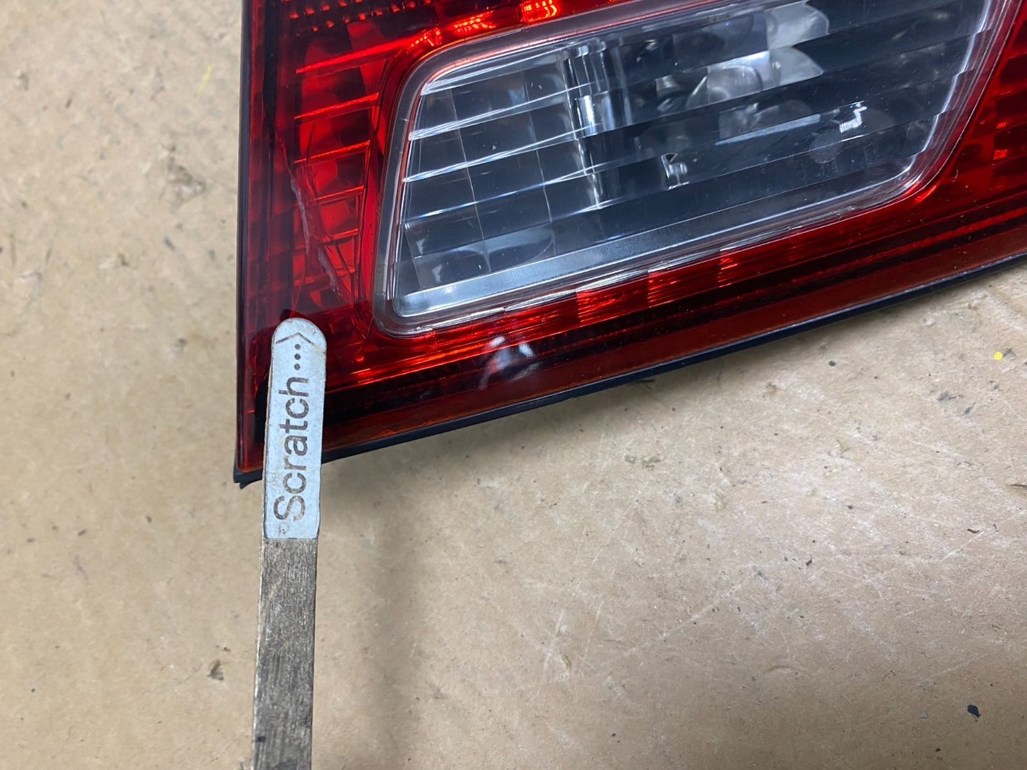 1998-1999 Toyota Avalon Right Passenger RH Side Inner Tail Light OEM Q8781 DW3