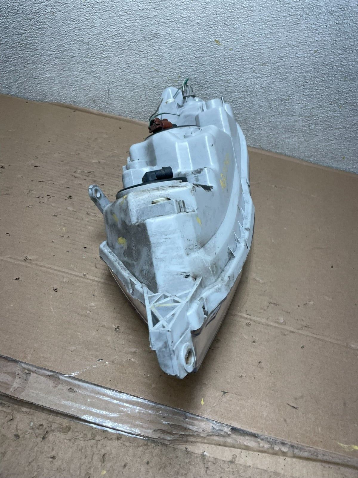 2000-2004 Toyota Avalon Halogen Headlight Right Passenger RH OEM AB0040 DW7