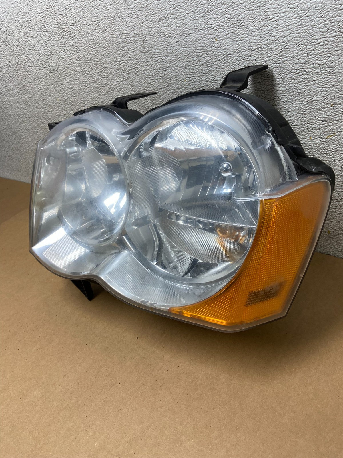 2008-2010 Jeep Grand Cherokee Left LH Driver Side Halogen Headlight Z6537 DW2