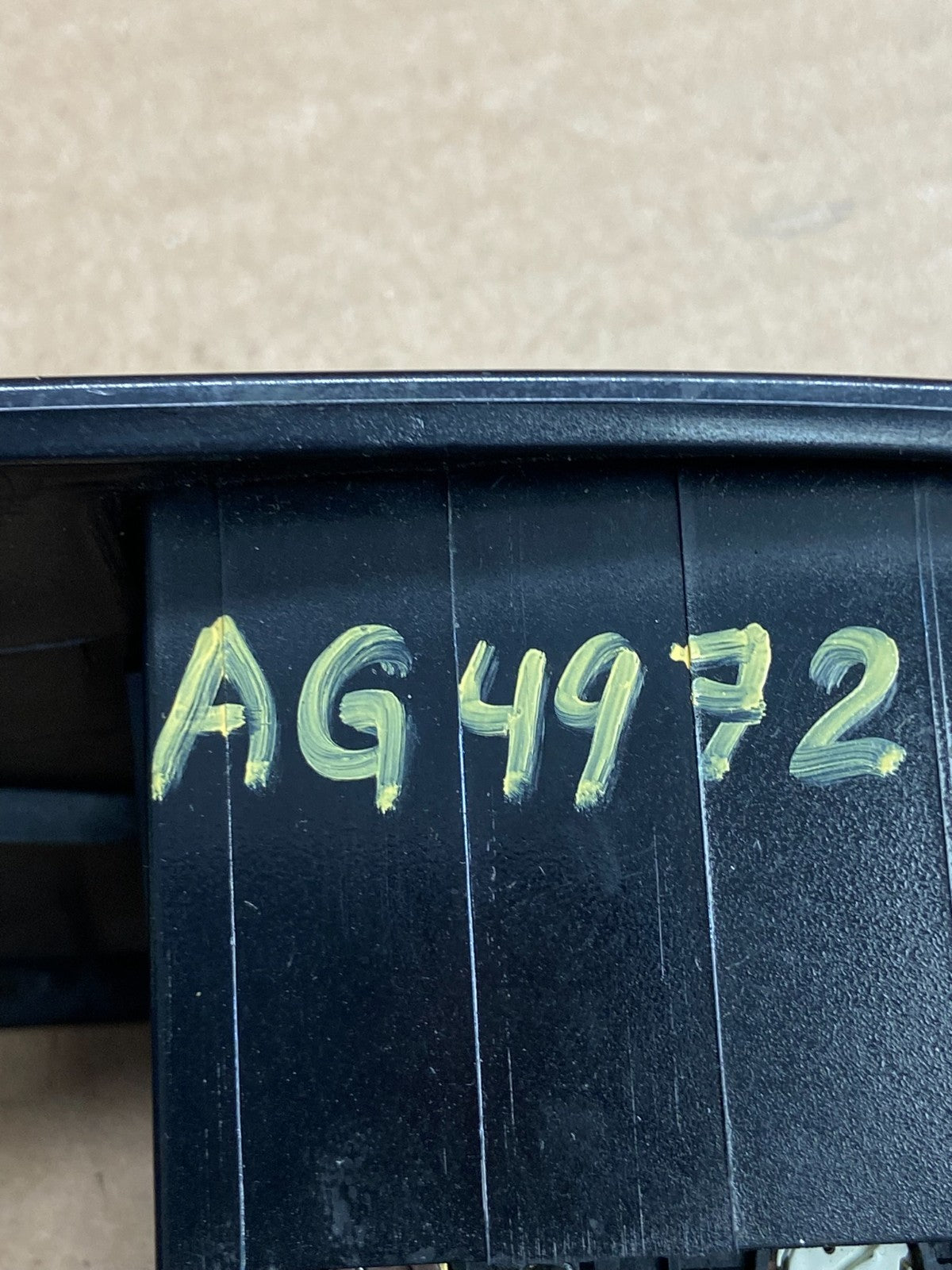 2004 to 2010 Toyota Sienna Left Side Climate Switches Bezel Trim AG4972 DG5