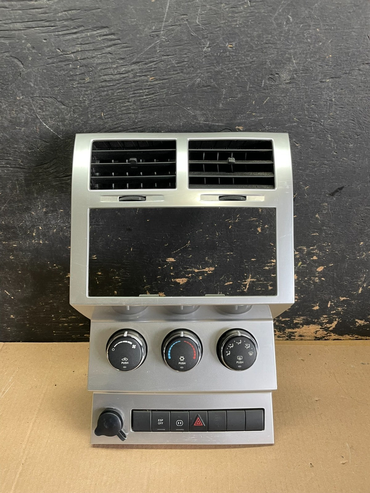 2007 to 2012 Dodge Nitro Dash Climate Temperature Control Radio Bezel Z8546 DG0