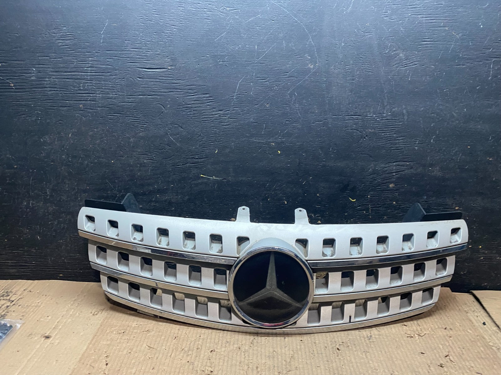 2006 to 2008 Mercedes ML-Class W164 Front Bumper Grille Grill X0090 DG0