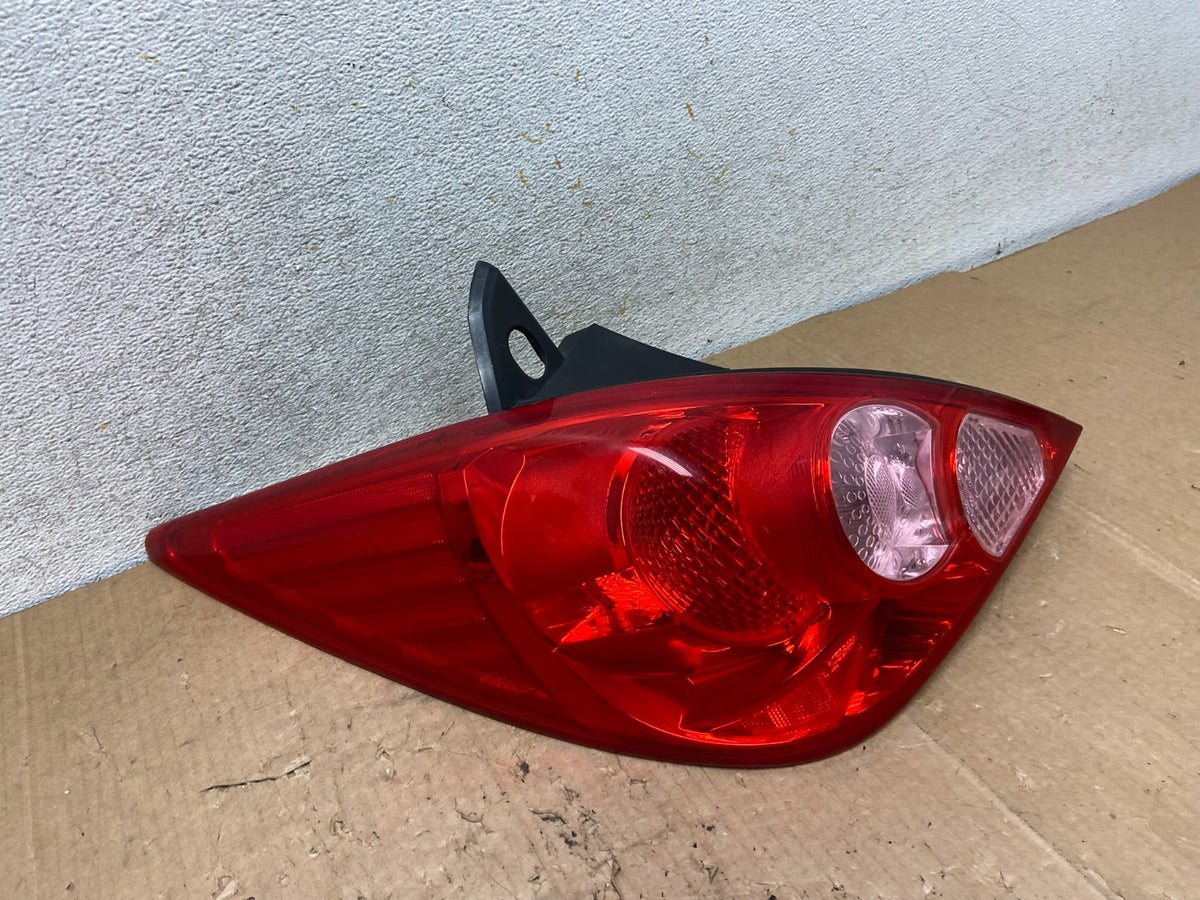 2007 - 2012 Nissan Versa Hatchback Left Driver Side Lh Tail Light AI9093 LK2
