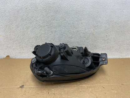 2005 to 2008 Hyundai Tucson Right Passenger Side Headlight AH8151 DW4