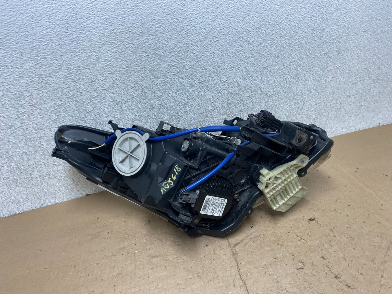 Sedan 4Door 2010 to 2013 Infiniti G37 Left Driver Headlight Xenon AG5618 DW11