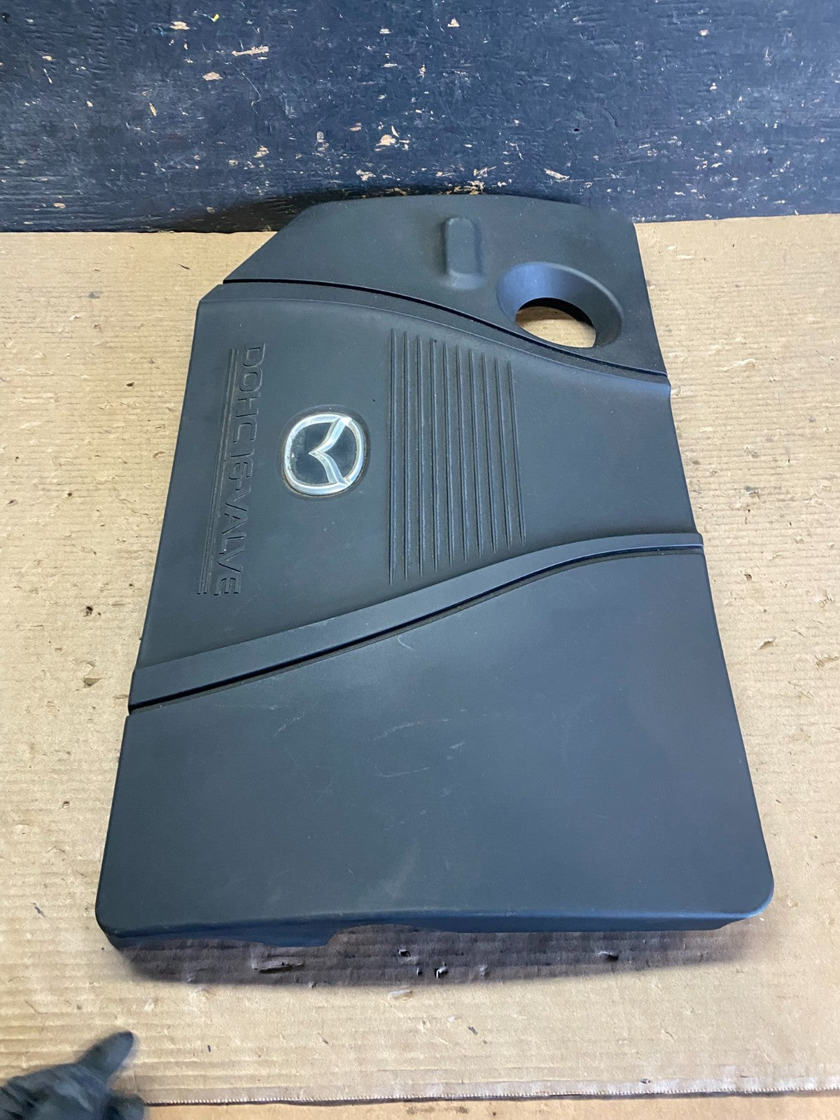 2004 to 2006 Mazda 3 DOHC 16 VALVE Engine Shield Top Cover Oem s3407 DG2