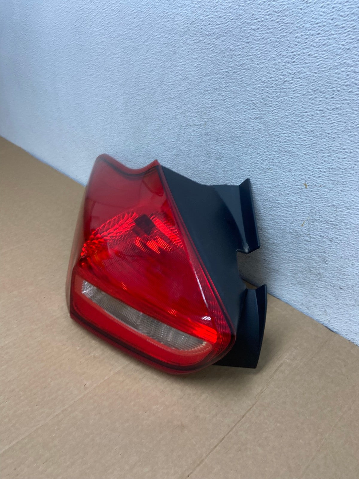 2015 to 2018 Ford Focus Tail Light Hatchback Left Driver LH Side AG1971 LK1