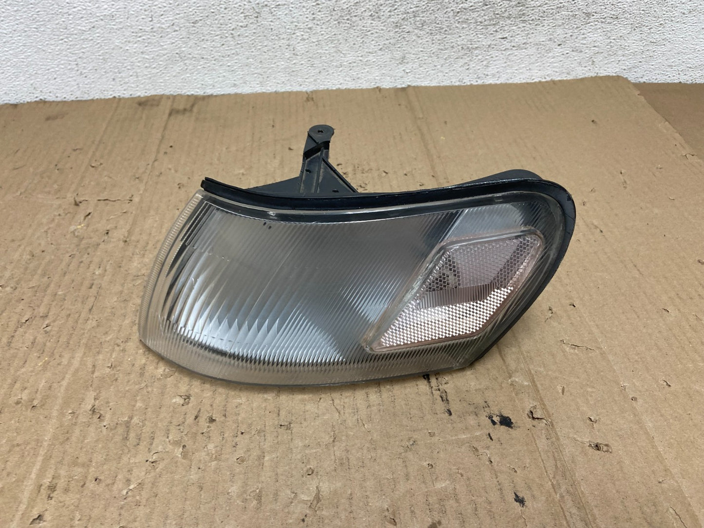 1993 to 1997 Toyota Corolla Left Driver LH Corner Marker Turn Signal AE9073 DW0