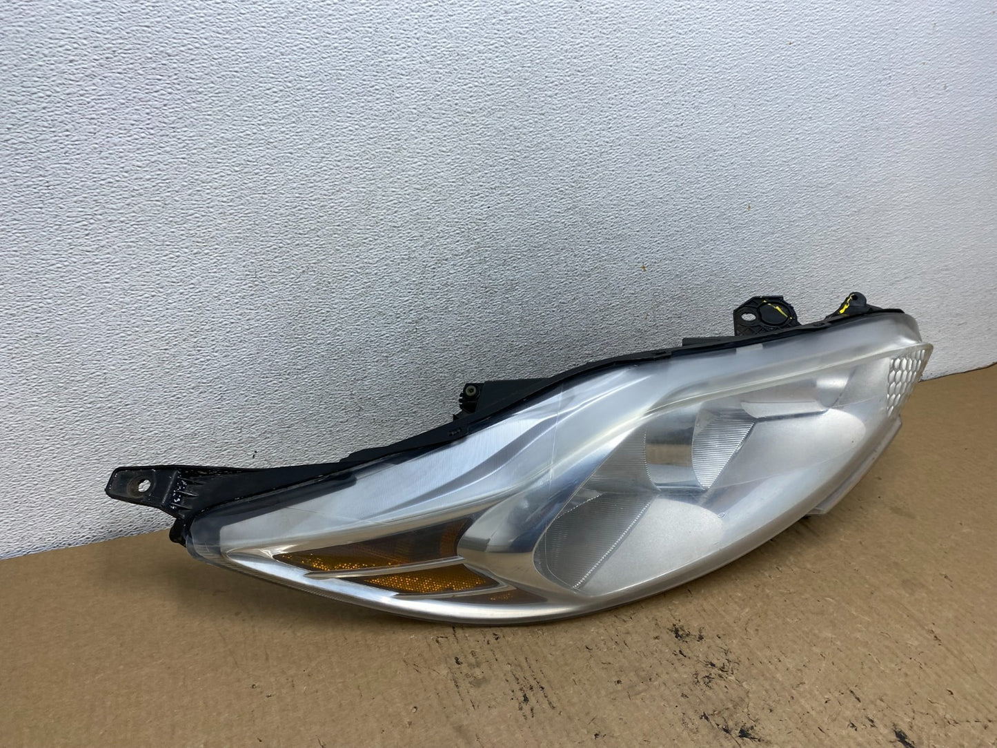 2011 2012 2013 Ford Fiesta Right Passenger RH Halogen Headlight AG2301 DW2