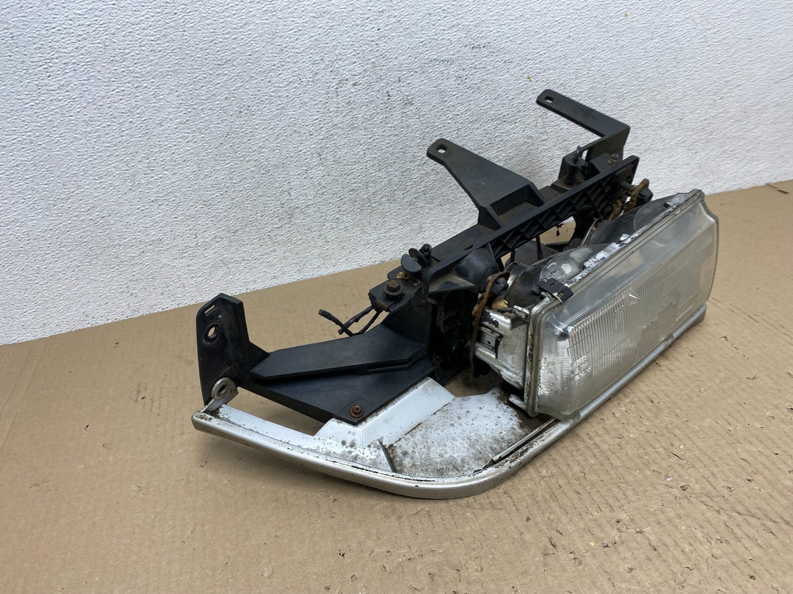 1992 to 2002 Cadillac Eldorado Right Passenger Headlight With Harness AE9760 DW2