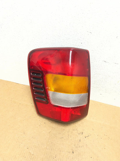 1999 - 2004 Jeep Grand Cherokee WJ Left Driver Lh Tail Light AD14714 LK0