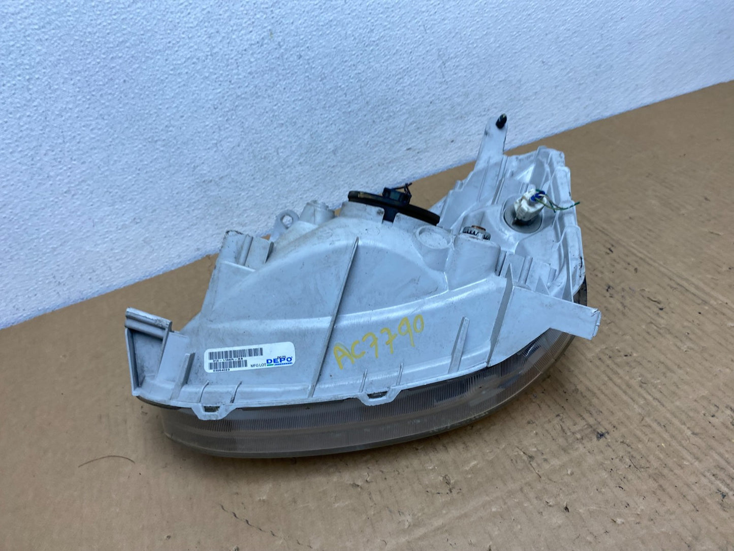 2003 2004 2005 Toyota Echo Right Passenger RH Side Headlight AC7790 DG6