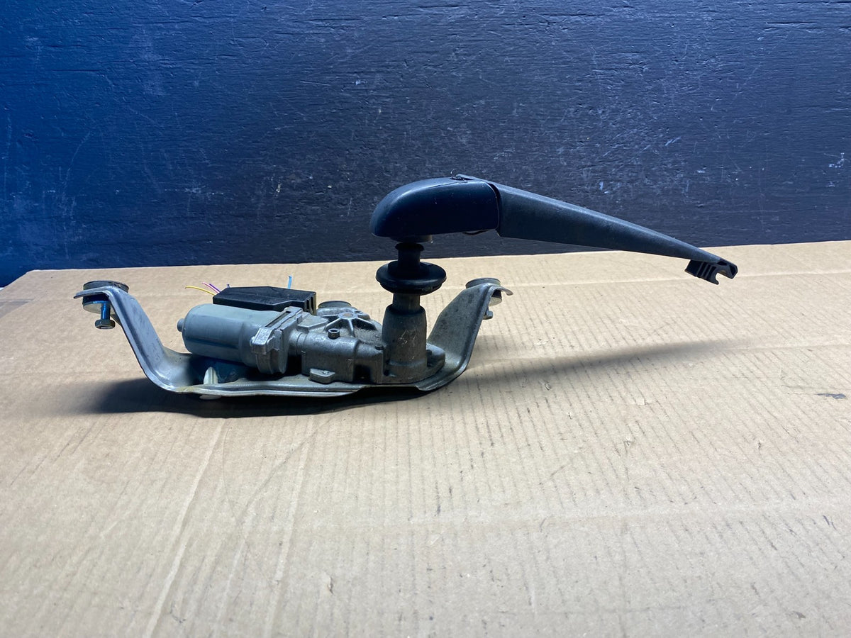 2012 to 2017 Toyota Prius V Rear Wiper Windshield Motor AD5020 DG3