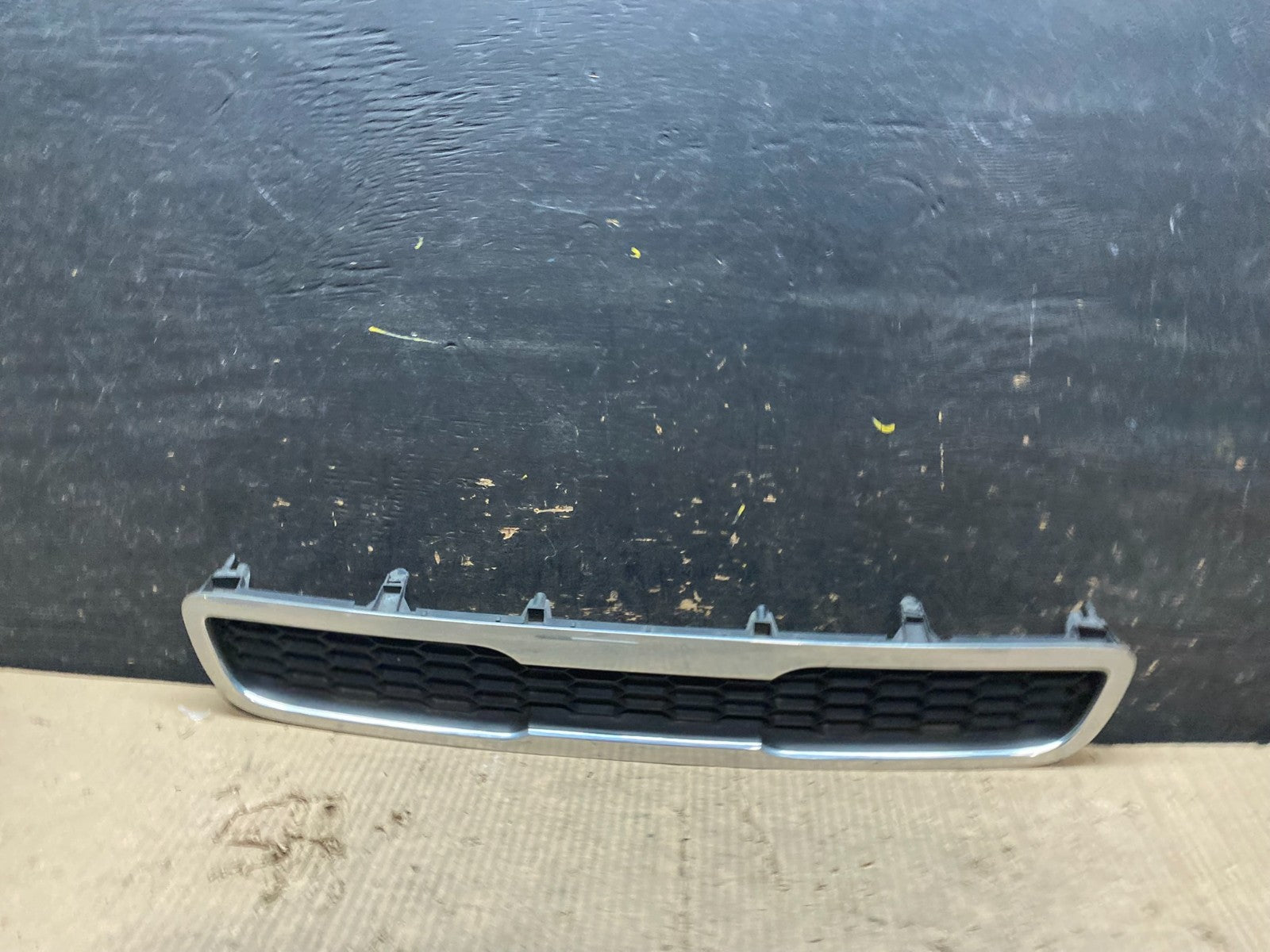2010 to 2011 Kia Soul Upper Front Upper Engine Radiator Grill Grille V4407 DG0